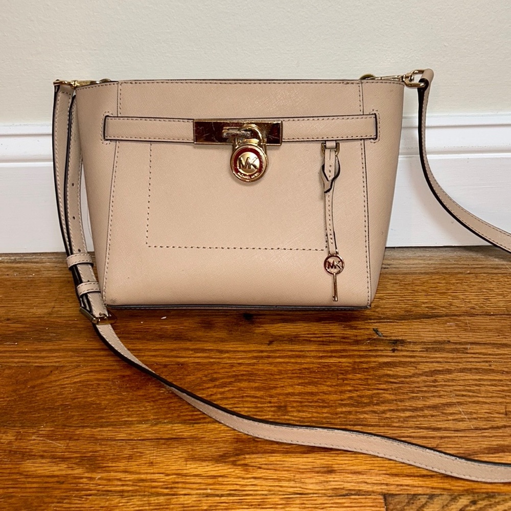 Micheal Kors Crossbody Bag *Comes with Box*